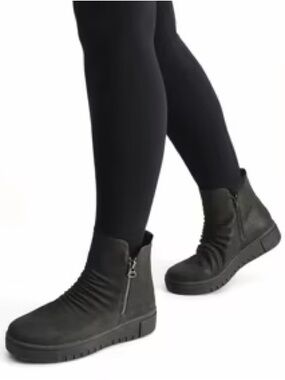 Easy Works By Easy Street Estella Bootie Side Zip Size 8.5 Black NEW